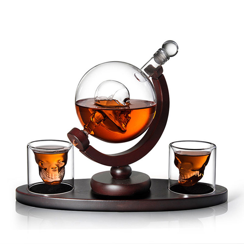الجمجمة غلوب ويسكي الدورق مجمو - مراجعة Decanter Globe Set وسعره